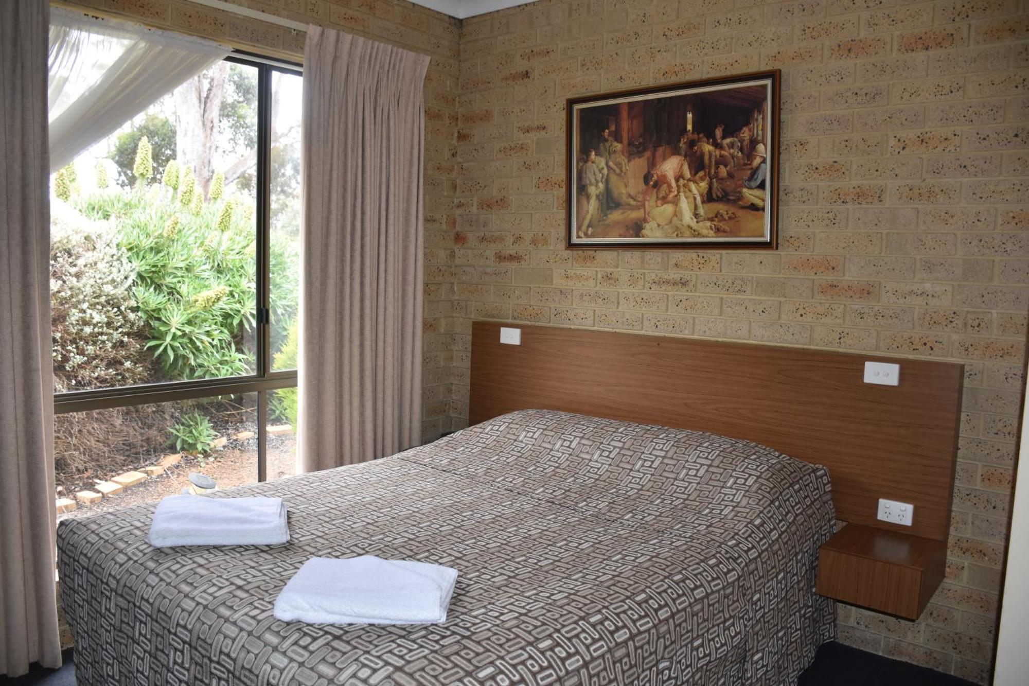 Mount Barker Valley Views Motel & Chalets, Western Australia Номер фото
